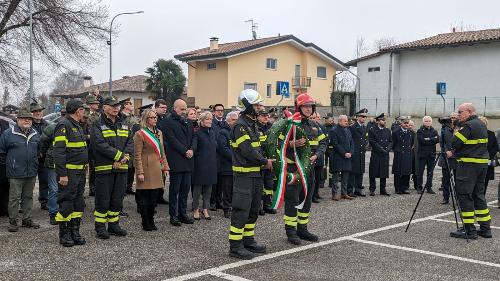 La cerimonia a Pagnacco innanzi il monumento che ricorda i Martiti delle Foibe e Arnaldo Harzarich 