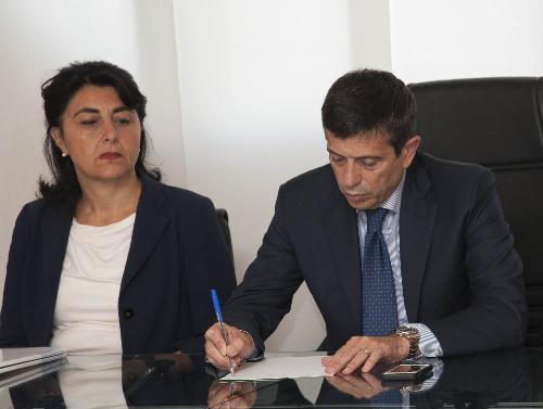 Mariagrazia Santoro (Assessore regionale Infrastrutture e Lavori pubblici) e Maurizio Lupi (Ministro Infrastrutture e Trasporti) in una foto d'archivio