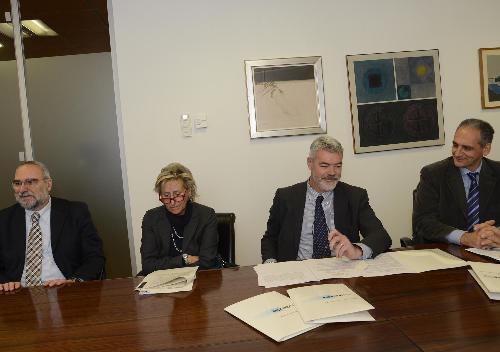 Gaetano Zanutti (Responsabile Pesca e Acquacoltura Legacoop FVG), Marina Bortotto (Direttore servizio Caccia e Risorse ittiche Regione FVG), Paolo Panontin (Assessore regionale Caccia e Risorse ittiche), Giovanni Dean (Responsabile Pesca e Acquacoltura Confcooperative FVG) alla conferenza stampa di presentazione delle iniziative a supporto del settore della pesca e dell'acquacoltura e dei risultati ottenuti con la convenzione sottoscritta tra Associazioni del settore ittico e servizio Caccia e Risorse ittiche della Regione FVG - Udine 29/01/2015