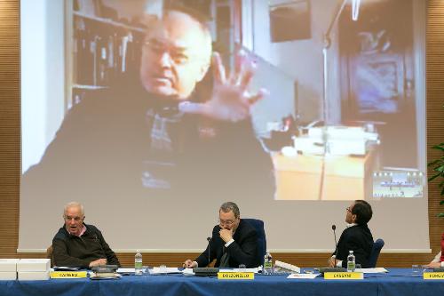 Il regista Dante Spinotti (in collegamento video da Los Angeles), Enzo Cainero (Manager), Sergio Bolzonello (Vicepresidente Regione FVG e assessore Attività produttive) e Davide Cassani (Commissario tecnico Nazionale Ciclismo) all'incontro di gemellaggio tra il Monte Fuji [Prefettura di Shizuoka (Giappone)] e lo Zoncolan (Friuli Venezia Giulia) - Udine 30/01/2015