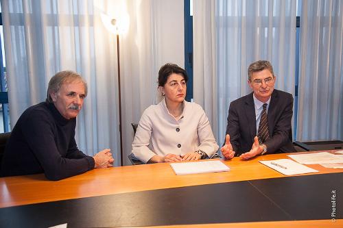 Domenico Degano (Direttore ATER Udine), Mariagrazia Santoro (Assessore regionale Infrastrutture e Lavori pubblici) e Luciano Aita (Amministratore unico ATER Udine) alla presentazione del Bilancio sociale dell'Azienda Territoriale per l'Edilizia Residenziale (ATER) di Udine, nella sede aziendale di via Sacile - Udine 05/02/2015 (Foto: Gianni Strizzolo PhotoLife Udine)