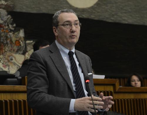 Sergio Bolzonello (Vicepresidente Regione FVG e assessore Attività produttive, Commercio, Cooperazione, Risorse agricole e forestali) durante i lavori consiliari di approvazione della legge regionale "Rilancimpresa" (Piano di sviluppo del settore industriale del FVG) - Trieste 05/02/2015