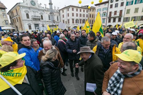 Sergio Bolzonello (Vicepresidente Regione FVG e assessore Attività produttive, Commercio, Cooperazione, Risorse agricole e forestali) alla manifestazione di Coldiretti FVG per salvare le oltre 1.000 stalle attive della regione - Udine 06/02/2015