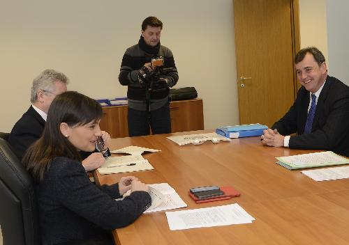 Debora Serracchiani (Presidente Regione Friuli Venezia Giulia) incontra Renato Carlantoni (Sindaco Tarvisio), nella sede della Regione FVG - Tolmezzo 09/02/2015