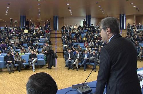 Francesco Peroni (Assessore regionale Finanze, Patrimonio, Coordinamento e Programmazione Politiche economiche e comunitarie) al convegno "I Programmi di Cooperazione transnazionale e interregionale" della Programmazione europea 2014-2020, nell'Auditorium della Regione FVG - Udine 10/02/2015