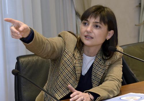 Debora Serracchiani (Presidente Regione Friuli Venezia Giulia) alla conferenza stampa sui Servizi innovativi al cittadino in materia di Sanità - Trieste 13/02/2015