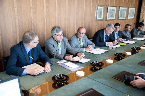 Maurizio Fermeglia e Alberto Felice De Toni (Rettori Università Trieste e Udine), Guido Martinelli [Direttore Scuola Internazionale Superiore di Studi Avanzati (SISSA) Trieste], Paolo Panontin (Assessore regionale Funzione pubblica e Coordinamento Riforme) e Simone Puksic (Presidente Insiel S.p.A.) alla firma della Convenzione Quadro tra Regione Friuli Venezia Giulia, Università, SISSA e Insiel S.p.A. - Trieste 17/02/2015