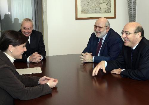 Debora Serracchiani (Presidente Regione Friuli Venezia Giulia), Roberto Antonione (Ex presidente Regione FVG), Giovanni Caracciolo di Vietri [Segretario generale Iniziativa Centro Europea (InCE)] e Michele Valensise [Segretario generale Ministero Affari Esteri Cooperazione Internazionale (MAECI)], nella sede della Presidenza regionale del FVG - Trieste 20/02/2015