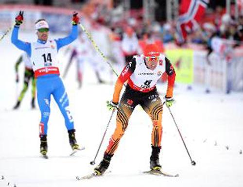 Alessandro Pittin (alle spalle del tedesco Rydzek) medaglia d'argento nella combinata nordica ai Mondiali di sci nordico di Falun, in Svezia - 20/02/2015 (Foto ANSA)