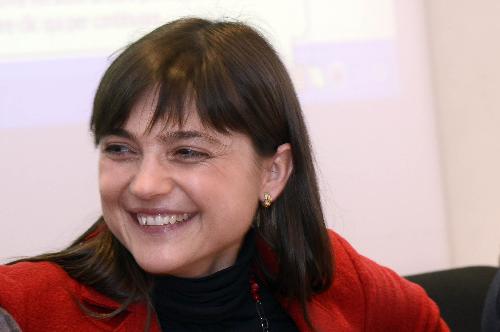 Debora Serracchiani (Presidente Regione Friuli Venezia Giulia) alla cerimonia di consegna di 15 borse di studio bandite dal Consorzio per lo Sviluppo del Polo Universitario di Gorizia nella Sala Della Torre della Fondazione Cassa di Risparmio - Gorizia 23/02/2015