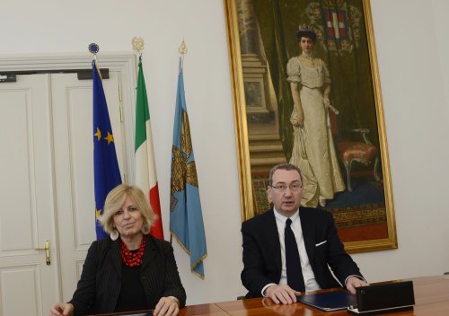 Antonella Parigi (Assessore Cultura e Turismo Regione Piemonte) e Sergio Bolzonello (Vicepresidente Regione Friuli Venezia Giulia e assessore Risorse agricole e forestali) alla sigla del Protocollo d'intesa per la promozione turistico-agricola e culturale tra Piemonte e FVG - Trieste 27/02/2015