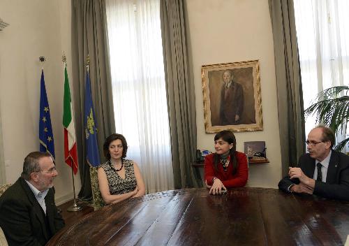 Alido Gerussi (Presidente Scuola Mosaicisti Friuli Spilimbergo), Stefania Stafutti (Direttore Istituto Italiano di Cultura a Pechino), Debora Serracchiani (Presidente Regione Friuli Venezia Giulia) e Gianni Torrenti (Assessore regionale Cultura) - Trieste 27/02/2015