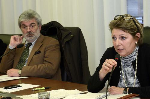 Mauro Delendi (Commissario straordinario Azienda Ospedaliero-Universitaria "Santa Maria della Misericordia" Udine e Azienda Assistenza Sanitaria n. 4 "Friuli Centrale") e Maria Sandra Telesca (Assessore regionale Salute) in III Commissione consiliare - Trieste 02/03/2015