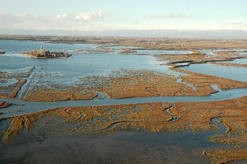 Laguna di Grado, con il Santuario di Barbana sull'omonima isola