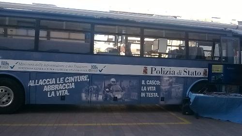 Il Pullman azzurro della campagna di sensibilizzazione alla sicurezza stradale - Udine 06/03/2015