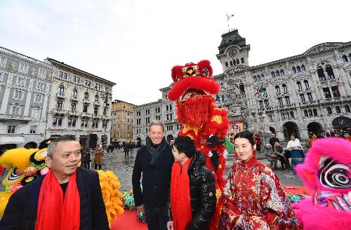 L'assessore regionale Fabio Scoccimarro alla festa per la fine del Capodanno cinese