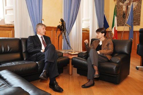 Gabriele Galateri (Presidente Assicurazioni Generali) e Debora Serracchiani (Presidente Regione Friuli Venezia Giulia) nella sede della Regione FVG in piazza Colonna - Roma 19/03/2015