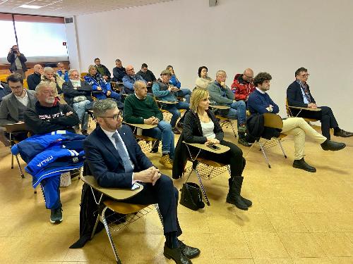 Il pubblico presente in sala durante l'illustrazione degli investimenti compiutda dall'assessore regionale Sergio Emidio Bini