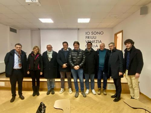 Foto di gruppo al termine della presentazione dei dati all'infopoiont di PromoturismoFvg a Piancavallo