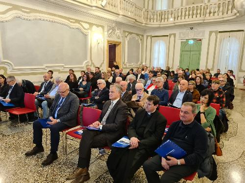 La sala con i rappresentanti dei soci di Confcooperative Pordenone in occasione dell'assemblea a Palazzo Montereale Mantica a Pordenone.