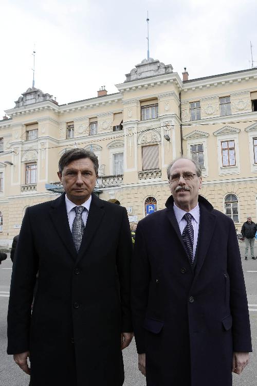 Borut Pahor (Presidente Repubblica Slovenia) e Gianni Torrenti (Assessore regionale Cultura e Solidarietà) alla cerimonia conclusiva del Progetto europeo "Via di Pace - Pot Miru" nella piazza Transalpina - Gorizia 21/03/2015
