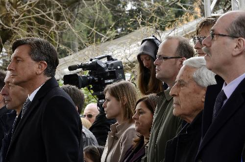 Borut Pahor (Presidente Repubblica Slovenia), Franco Marini (Presidente Comitato storico scientifico Anniversari di interesse nazionale) e Gianni Torrenti (Assessore regionale Cultura e Solidarietà) alla cerimonia conclusiva del Progetto europeo "Via di Pace - Pot Miru" nella piazza Transalpina - Gorizia 21/03/2015