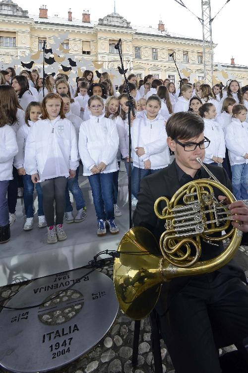 Concerto alla cerimonia conclusiva del Progetto europeo "Via di Pace - Pot Miru" nella piazza Transalpina - Gorizia 21/03/2015