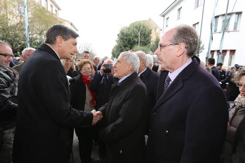 Borut Pahor (Presidente Repubblica Slovenia), Franco Marini (Presidente Comitato storico scientifico Anniversari di interesse nazionale) e Gianni Torrenti (Assessore regionale Cultura e Solidarietà) alla cerimonia conclusiva del Progetto europeo "Via di Pace - Pot Miru" nella piazza Transalpina - Gorizia 21/03/2015 (Foto Pierluigi Bumbaca)