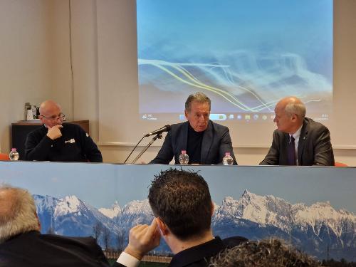 L'intervento dell'assessore regionale per la Difesa dell'ambiente Fabio Scoccimarro nell'incontro con i sindaci del Consorzio Ponterosso a San Vito al Tagliamento