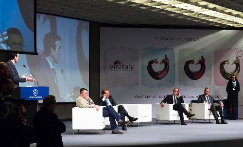 Intervento di Maurizio Martina (Ministro Politiche agricole, alimentari e forestali) al 49° Vinitaly - Verona 22/03/2015