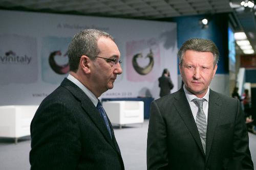 Sergio Bolzonello (Vicepresidente Regione FVG e assessore Attività produttive, Commercio, Cooperazione, Risorse agricole e forestali) e Gianfranco Gallo (Vitivinicoltore) al 49° Vinitaly - Verona 22/03/2015