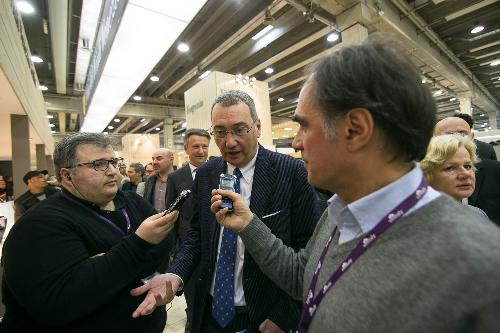 Sergio Bolzonello (Vicepresidente Regione FVG e assessore Attività produttive, Commercio, Cooperazione, Risorse agricole e forestali) all'inaugurazione dello stand del Friuli Venezia Giulia al 49° Vinitaly - Verona 22/03/2015