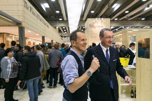 Sergio Bolzonello (Vicepresidente Regione FVG e assessore Attività produttive, Commercio, Cooperazione, Risorse agricole e forestali) all'inaugurazione dello stand del Friuli Venezia Giulia al 49° Vinitaly - Verona 22/03/2015