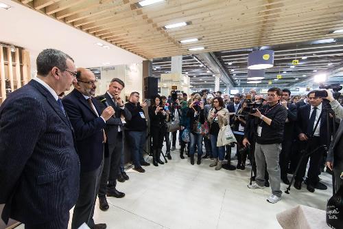 Sergio Bolzonello (Vicepresidente Regione FVG e assessore Attività produttive, Commercio, Cooperazione, Risorse agricole e forestali) all'inaugurazione dello stand del Friuli Venezia Giulia al 49° Vinitaly - Verona 22/03/2015