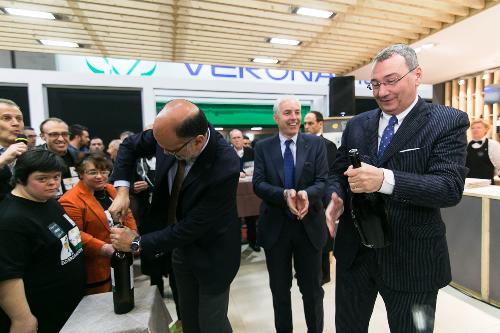 Sergio Bolzonello (Vicepresidente Regione FVG e assessore Attività produttive, Commercio, Cooperazione, Risorse agricole e forestali) all'inaugurazione dello stand del Friuli Venezia Giulia al 49° Vinitaly - Verona 22/03/2015