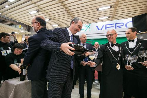 Sergio Bolzonello (Vicepresidente Regione FVG e assessore Attività produttive, Commercio, Cooperazione, Risorse agricole e forestali) all'inaugurazione dello stand del Friuli Venezia Giulia al 49° Vinitaly - Verona 22/03/2015