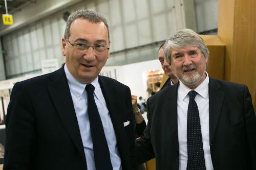 Giuliano Poletti (Ministro Lavoro e Politiche sociali) visita gli stand dei produttori del Friuli Venezia Giulia accompagnato da Sergio Bolzonello (Vicepresidente Regione FVG e assessore Risorse agricole), al quarantanovesimo Vinitaly - Verona 23/03/2015