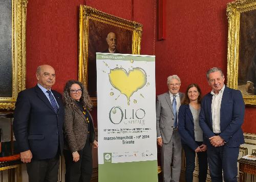 Da sinistra Dipiazza, Tonel, Paoletti, Suban e Scoccimarro alla presentazione di Olio Capitale 2024