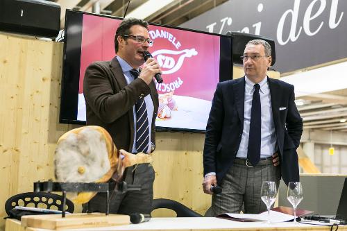 Sergio Bolzonello (Vicepresidente Regione FVG e assessore Risorse agricole) nello stand del Friuli Venezia Giulia al quarantanovesimo Vinitaly - Verona 23/03/2015