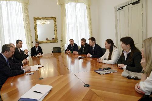 Sergio Bolzonello (Vicepresidente Regione FVG e assessore Attività produttive, Commercio, Cooperazione, Risorse agricole e forestali) incontra un gruppo di piccoli e medi imprenditori della Regione di Vologda (Federazione Russa), nella sede della Presidenza della Regione Friuli Venezia Giulia, in piazza Unità d'Italia - Trieste 25/03/2015