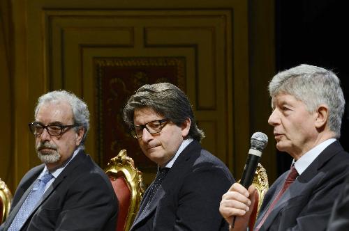 Sergio Razeto (Presidente Confindustria Trieste), Zeno D'Agostino (Commissario Autorità Portuale Trieste) e Gabriele Galateri (Presidente Assicurazioni Generali) al convegno "Trieste città europea: la via per crescere", al Teatro Giuseppe Verdi - Trieste 28/03/2015