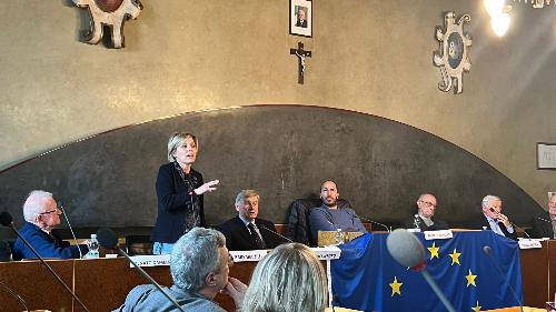 L'assessore regionale alle Finanze Barbara Zilli a Gemona del Friuli al convegno su Casa per l'Europa