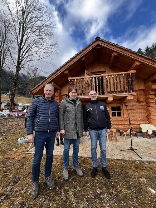 Gli assessori regionali al Turismo Bini e alla Salute Riccardi con il sindaco di Malborghetto VAlbruna Boris Preschern