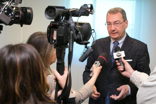 Sergio Bolzonello (Vicepresidente Regione FVG e assessore Attività produttive, Commercio, Cooperazione, Risorse agricole e forestali) a margine della sottoscrizione delle Convenzioni con i Comuni di Udine e Maniago per l'erogazione dei fondi a valere sul Bando dei Piani Integrati di Sviluppo Urbano Sostenibile (PISUS) - Udine 09/04/2015