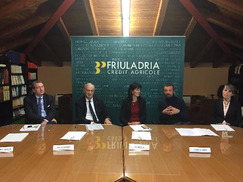 Sergio Bolzonello (Vicepresidente Regione FVG e assessore Attività produttive), Carlo Crosara (FriulAdria), Chiara Mio (Presidente Banca Popolare FriulAdria Crédit Agricole), Alberto Fasulo (Regista) e Nadia Trevisan (Nefertiti Film) alla presentazione del docufilm "Genitori", nella sede della Banca Popolare FriulAdria Crédit Agricole - Pordenone 09/04/2015