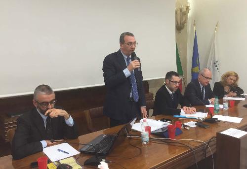 Sergio Bolzonello (Vicepresidente Regione FVG e assessore Attività produttive, Commercio, Cooperazione, Risorse agricole e forestali) e Stefano Bongiovanni (Commissario Consorzio Bonifica Cellina Meduna) all'incontro con rappresentanti di associazioni ed Enti consorziati - Pordenone 09/04/2015