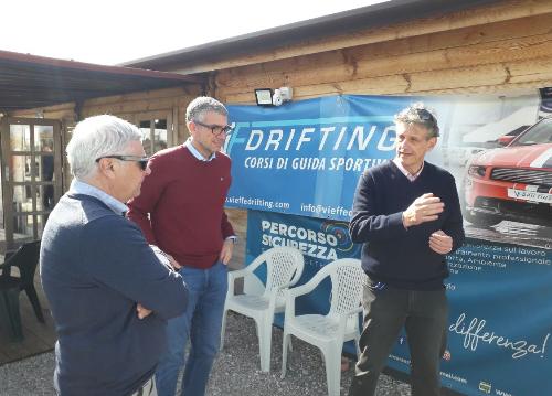 L’assessore regionale alle Autonomie locali e alla Sicurezza Pierpaolo Roberti insiene ai responsabili di Vieffe Drifting.