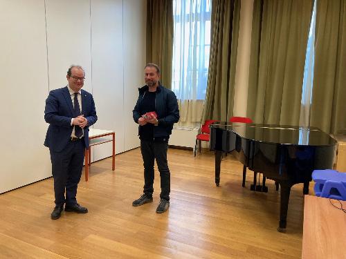 Il vice presidente con delega alla Cultura Mario Anzil in visita alla scuola di musica Città di Codroipo con il direttore artistico Giorgio Cozzutti 