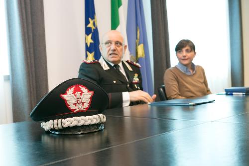 Debora Serracchiani (Presidente Regione Friuli Venezia Giulia) e Cosimo Piccinno (generale di Divisione Carabinieri) – Udine 13/04/2015