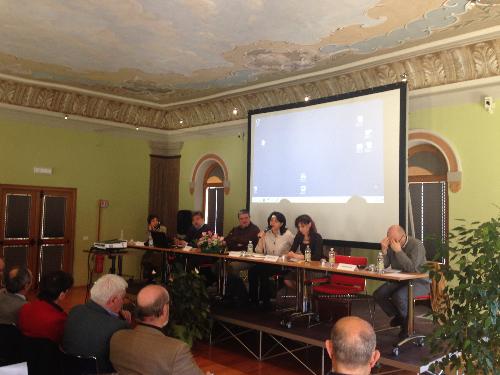 Mariagrazia Santoro (Assessore regionale Pianificazione territoriale) al workshop alla Casa del Popolo – Prato Carnico 13/04/2015